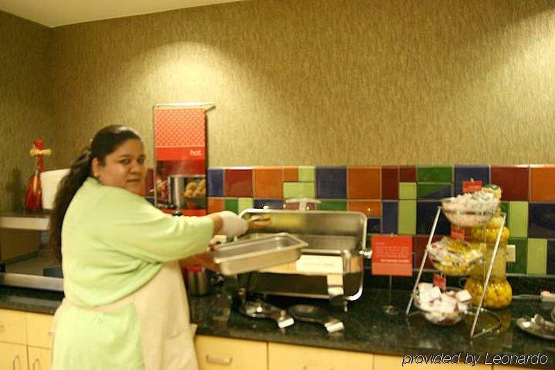 Hampton Inn & Suites Lincolnshire Restaurant bilde